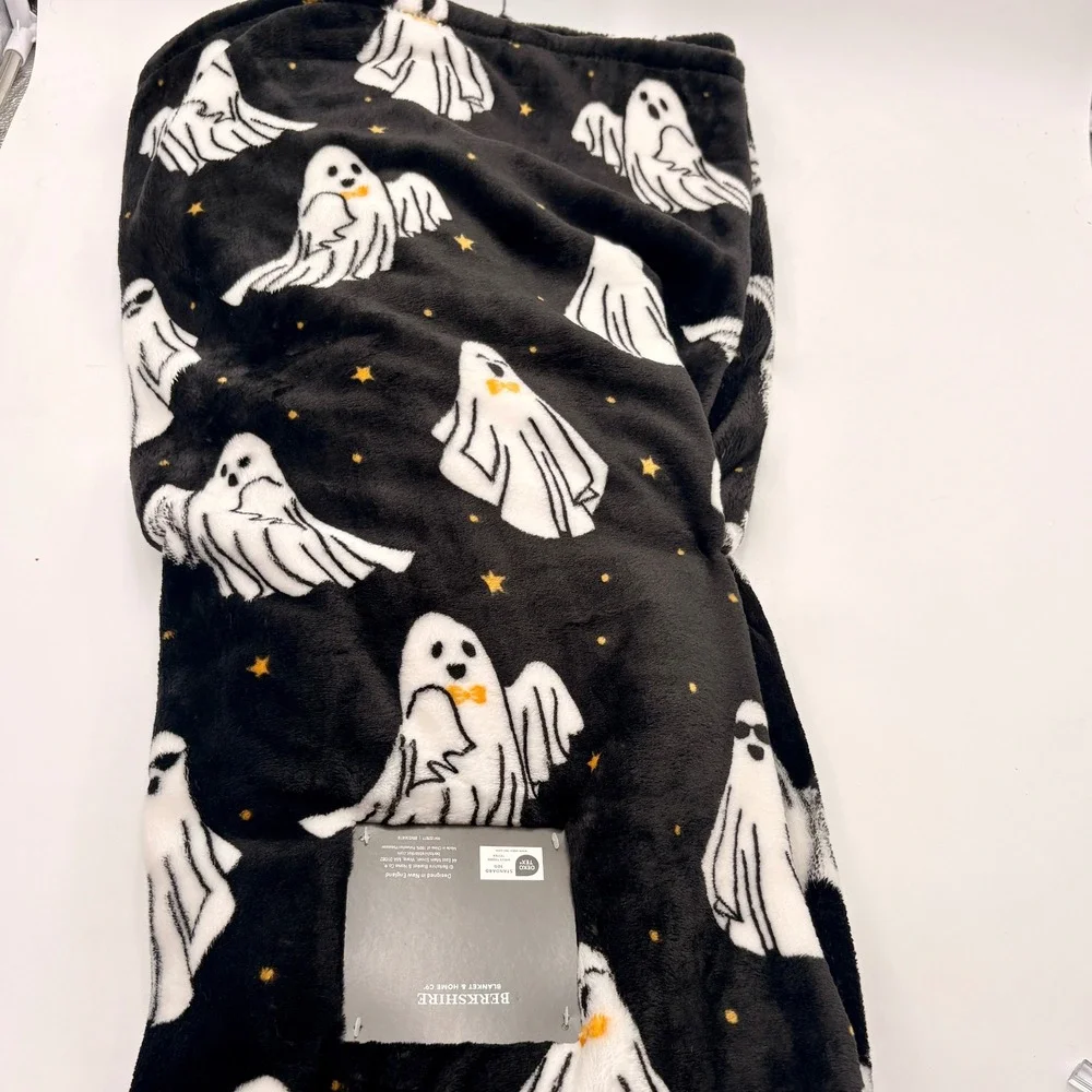 Berkshire Blanket‎ Goblinville Ghost Plush Throw Halloween Black White 50x70 NEW